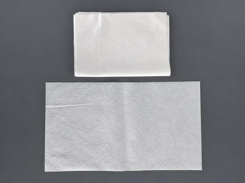 Disposable Bath Mats - White disposable bath mats with a 50% wood pulp / 50% polyester nonwoven top layer and 40 gsm PE anti-slip-film backing, in 40×70 cm and 50×70 cm.